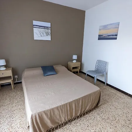 Confortable T2 Renove, Plain-pied, Cour Privative + Balcon, Parking, Proche - Fr-1-797-20 Apartment