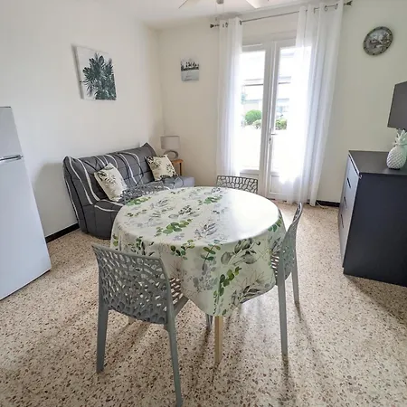 Confortable T2 Renove, Plain-pied, Cour Privative + Balcon, Parking, Proche - Fr-1-797-20 Apartment