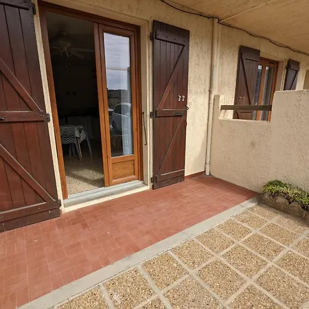 Apartment Confortable T2 Renove, Plain-pied, Cour Privative + Balcon, Parking, Proche - Fr-1-797-20 Port-la-Nouvelle