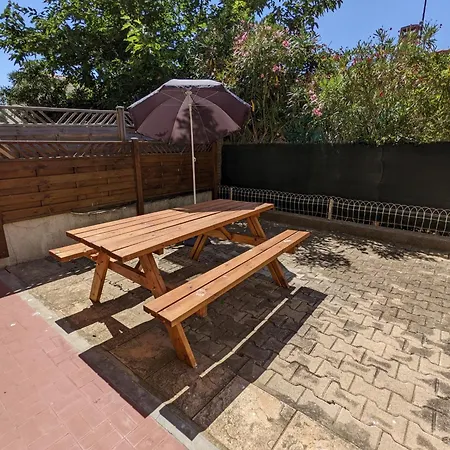 Apartment Confortable T2 Renove, Plain-pied, Cour Privative + Balcon, Parking, Proche - Fr-1-797-20 Port-la-Nouvelle