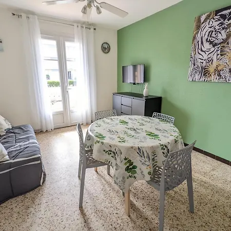 Apartment Confortable T2 Renove, Plain-pied, Cour Privative + Balcon, Parking, Proche - Fr-1-797-20