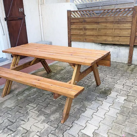Confortable T2 Renove, Plain-pied, Cour Privative + Balcon, Parking, Proche - Fr-1-797-20 Apartment