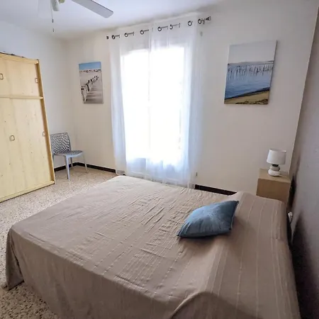 Apartment Confortable T2 Renove, Plain-pied, Cour Privative + Balcon, Parking, Proche - Fr-1-797-20 *